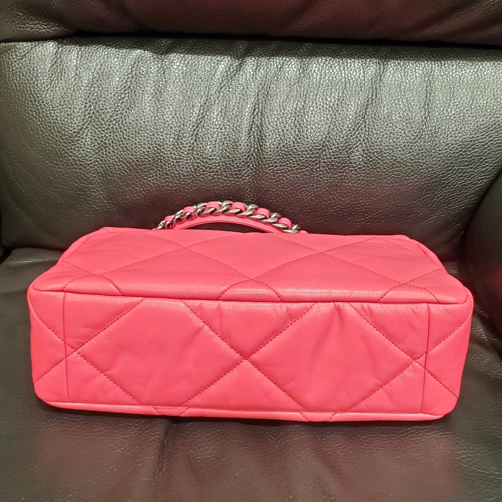 Chanel -- 19 Large Flap Bag - Picture 9 of 16